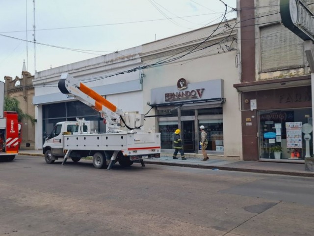 Un cortocircuito ocasion un incendio en un comercio cntrico